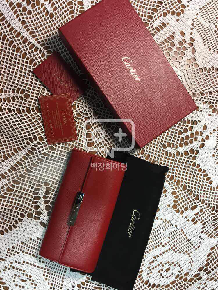 Cartier까르띠에 한번도 안쓴 지갑 판매합니다--1
