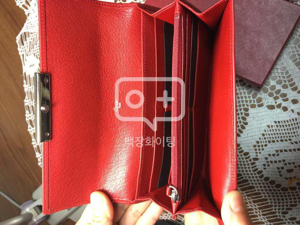 Cartier까르띠에 한번도 안쓴 지갑 판매합니다--2