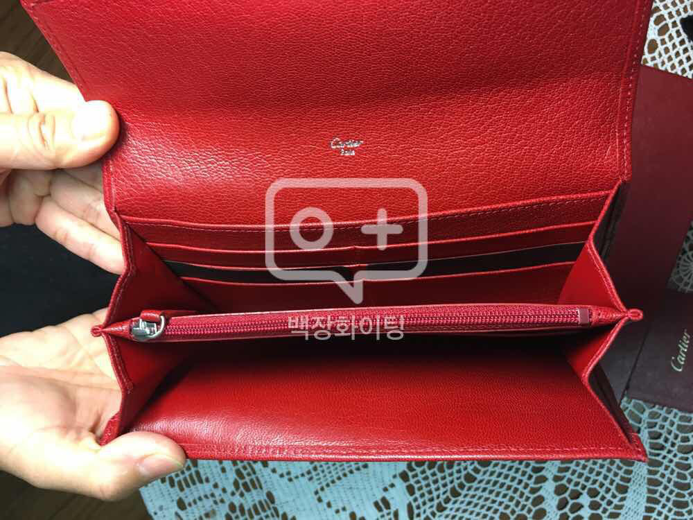 Cartier까르띠에 한번도 안쓴 지갑 판매합니다--3