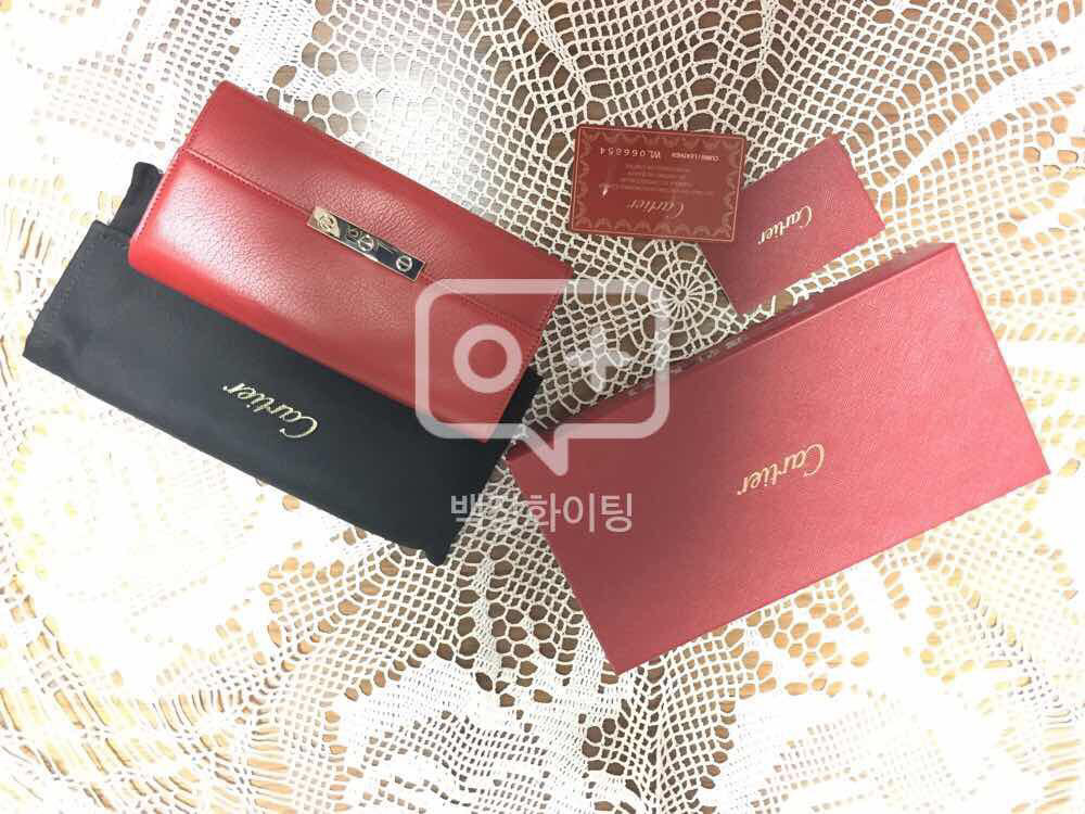 Cartier까르띠에 한번도 안쓴 지갑 판매합니다--4