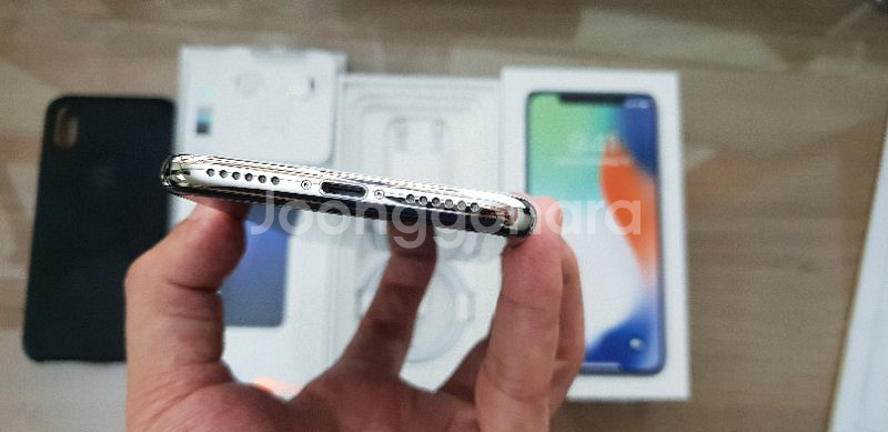 아이폰X 256GB 실버 언락폰 판매합니다.--2