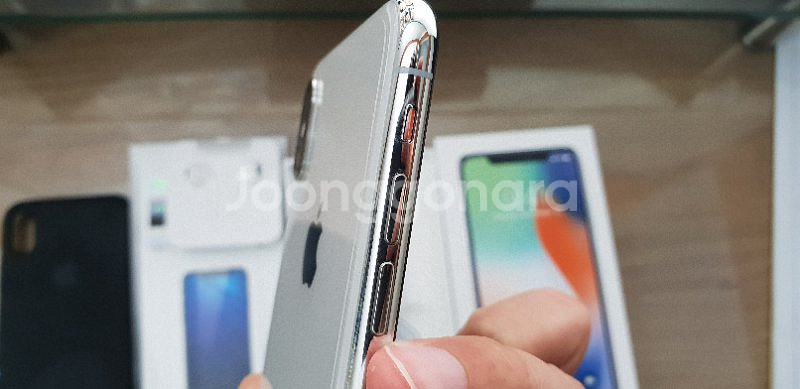 아이폰X 256GB 실버 언락폰 판매합니다.--3