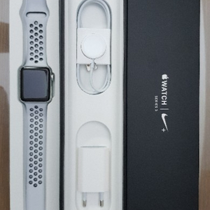 애플워치3 Nike+ 42mm 실버 팝니다.