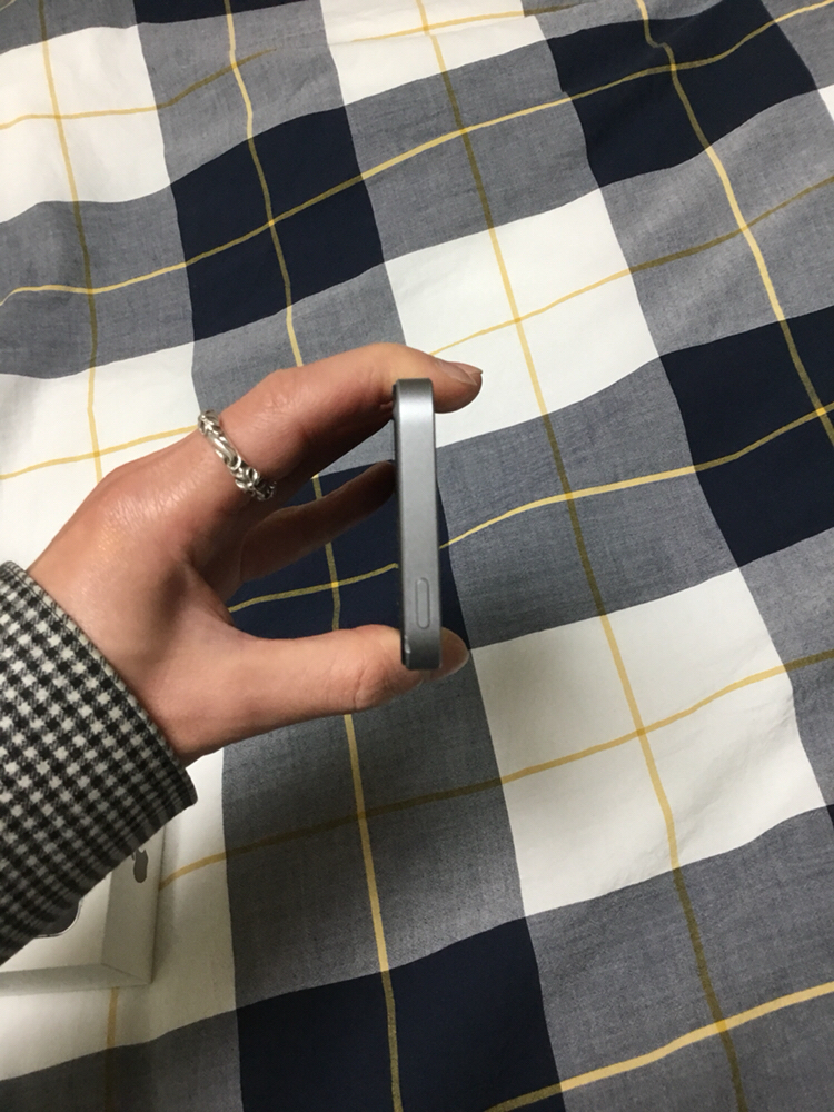 아이폰SE 64g 스페이스그레이 팝니다--1