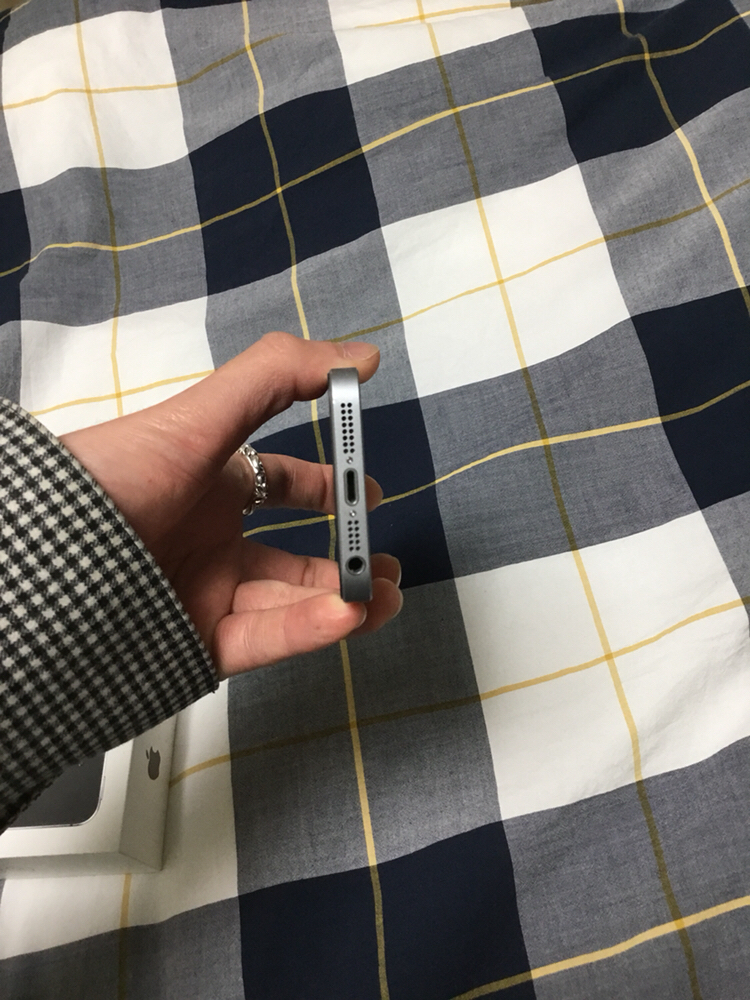 아이폰SE 64g 스페이스그레이 팝니다--2