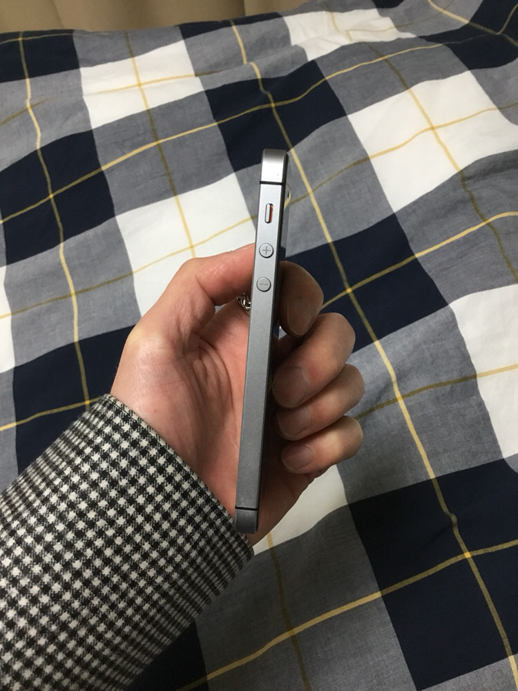 아이폰SE 64g 스페이스그레이 팝니다--3