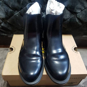 닥터마틴 플로라 Uk8(270사이즈)팝니다