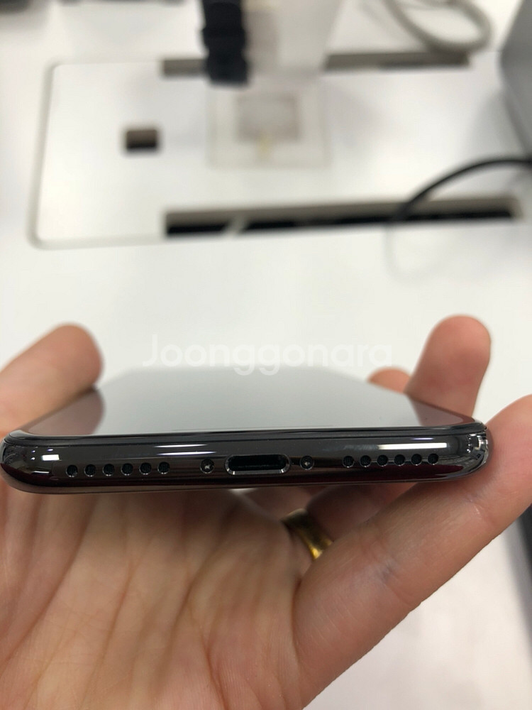 아이폰X 256GB 3개월쓴거 판매합니다.--0