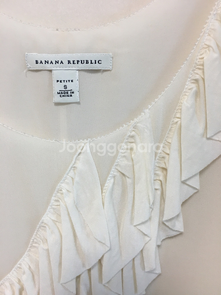 바나나리퍼블릭 실크100% 프릴 블라우스--1