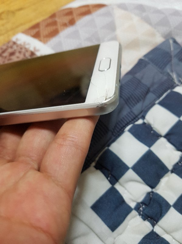 갤럭시A7 2016 이미지