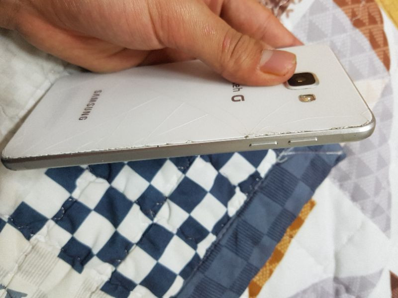 갤럭시A7 2016 이미지