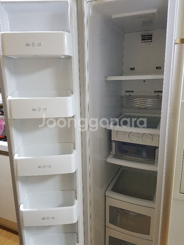 냉장고 팝니다. 가격 내릴께요. 가격 다시 한번 --0