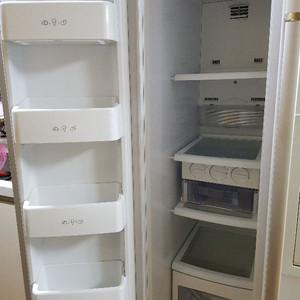 냉장고 팝니다. 가격 내릴께요. 가격 다시 한번 