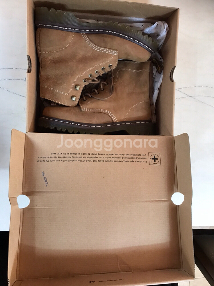 새제품 닥터마틴 부츠 265-270 가격조정--5