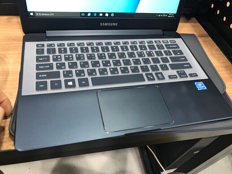 휴대가 편리한 삼성 노트북 9 Lite NT910--3