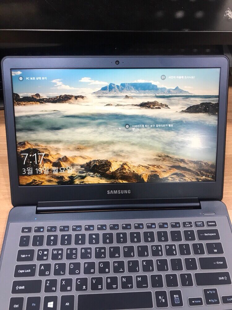 휴대가 편리한 삼성 노트북 9 Lite NT910--8