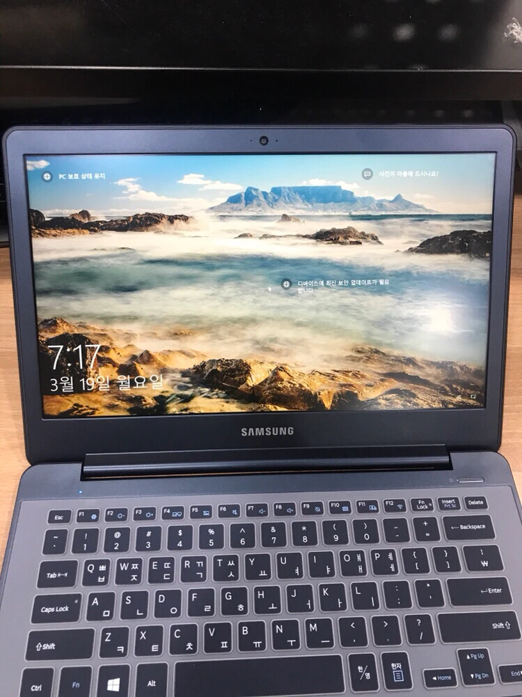 휴대가 편리한 삼성 노트북 9 Lite NT910 이미지