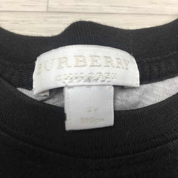 버버리 정품 아동 블랙 반팔티 팝니다(사이즈 4Y 이미지