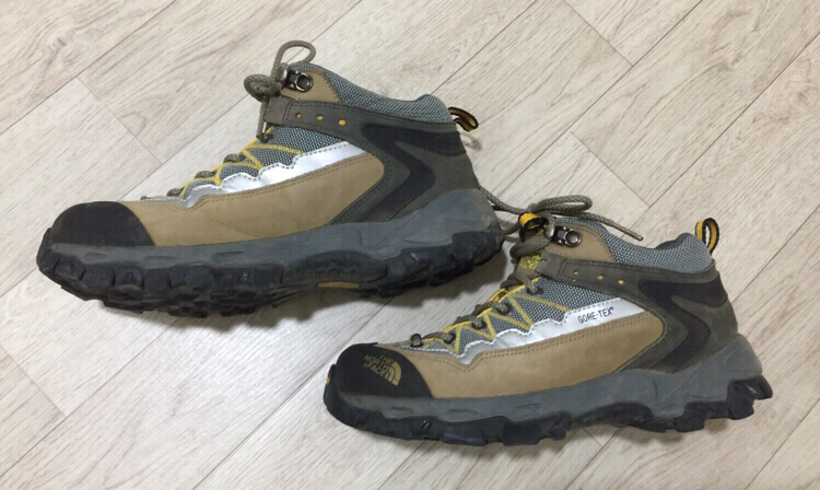 노스페이스 여성등산화--1