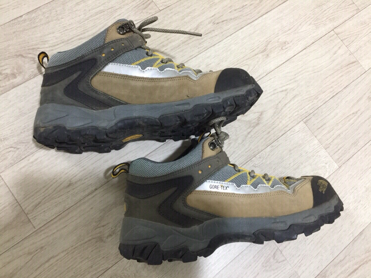 노스페이스 여성등산화--2