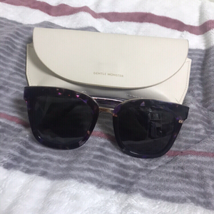 젠틀몬스터 선글라스 판매합니다.
