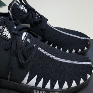 아디다스 nmd r1 pk 네이버후드 콜라보 아코탭