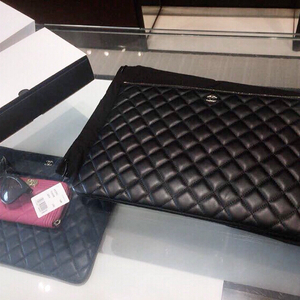 샤넬 클러치 판매해요 하와이매장 정품