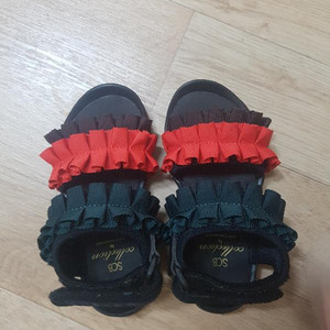 슈콤마보니 키즈 캉캉샌들 판매해요