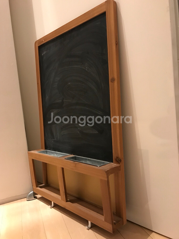 이케아 벽걸이 칠판 판매합니다.--0