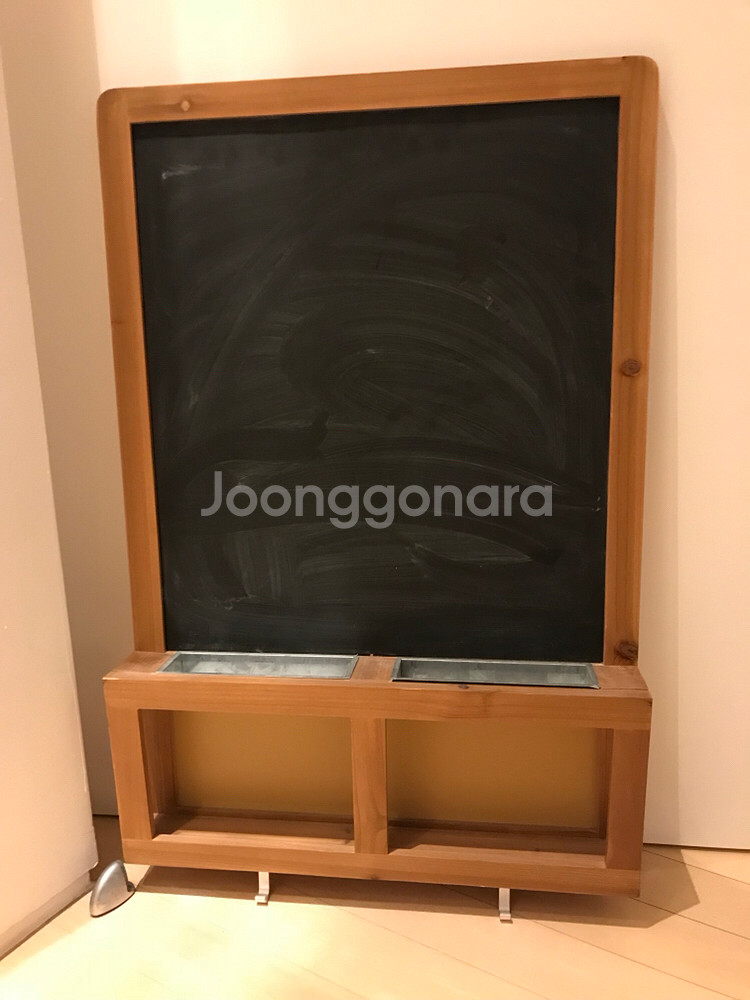 이케아 벽걸이 칠판 판매합니다.--1