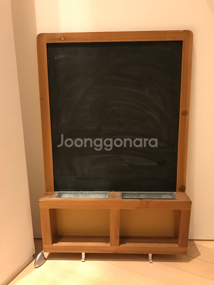 이케아 벽걸이 칠판 판매합니다.--5