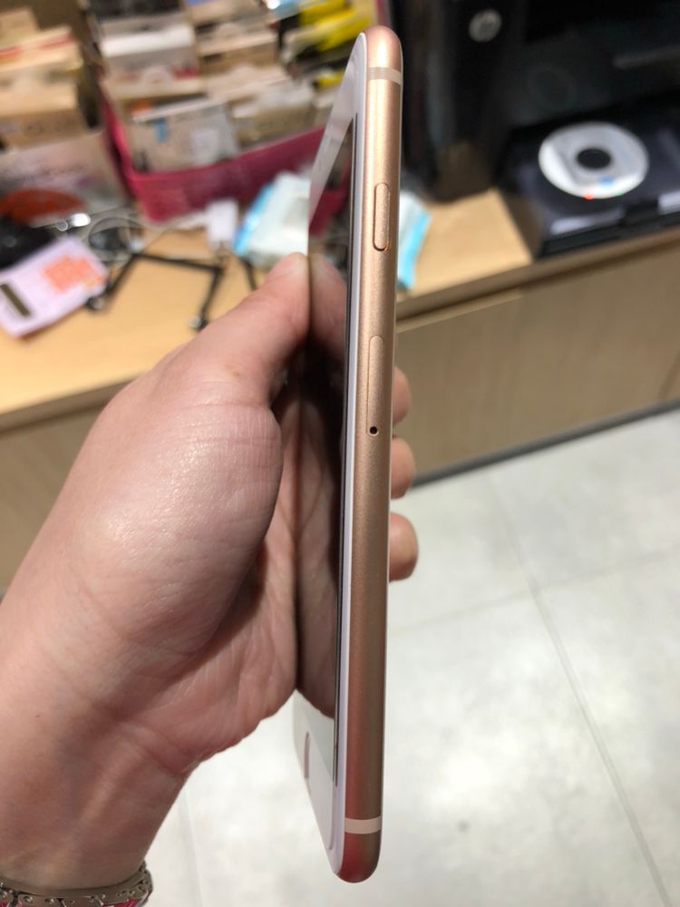 아이폰8 로즈골드 64기가 판매합니다--2