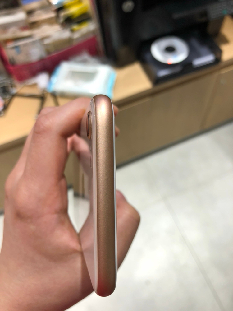 아이폰8 로즈골드 64기가 판매합니다--3