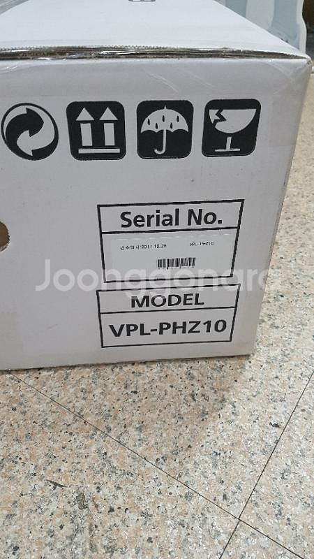 vpl-phz10 소니 레이저 프로젝터 팝니다.--1
