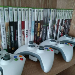 xbox360 게임씨디 및 컨트롤러 4개