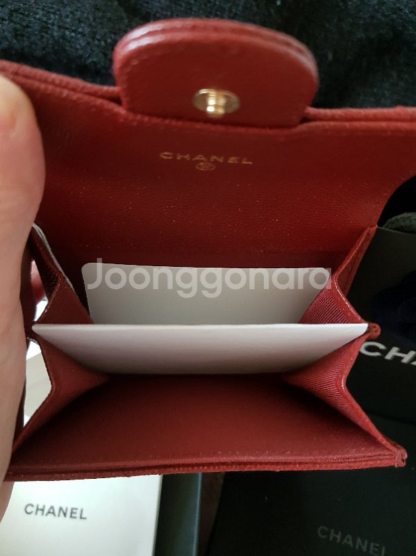 (새상품!!!)샤넬 뒷포켓 카드지갑 캐비어 펄버건디--6