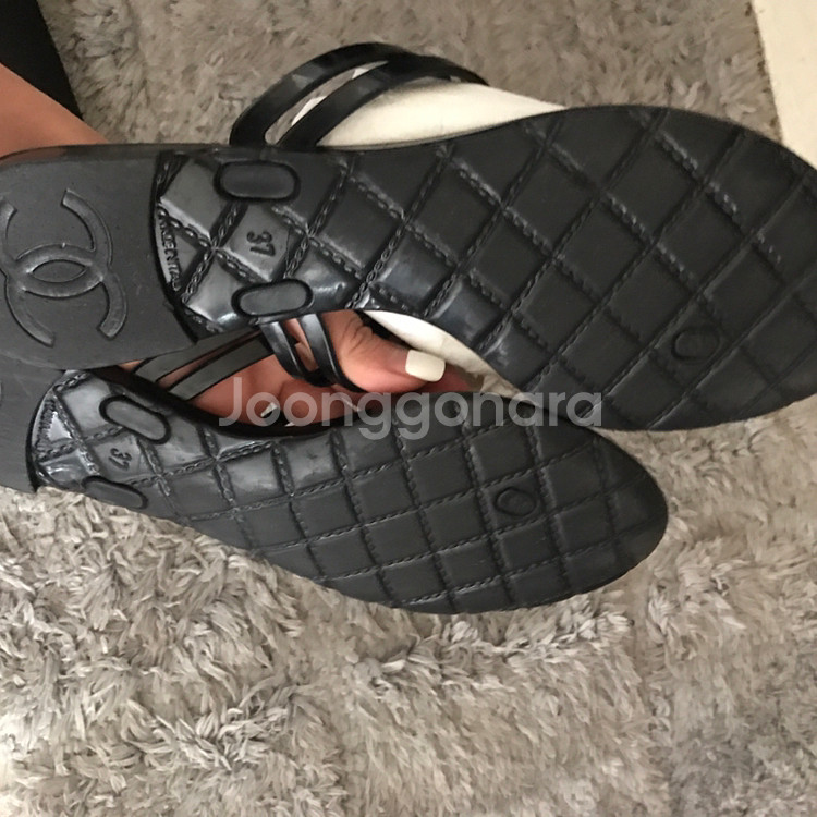 정품 샤넬쪼리 판매합니다--1