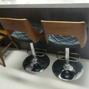 아일랜드 의자 2개