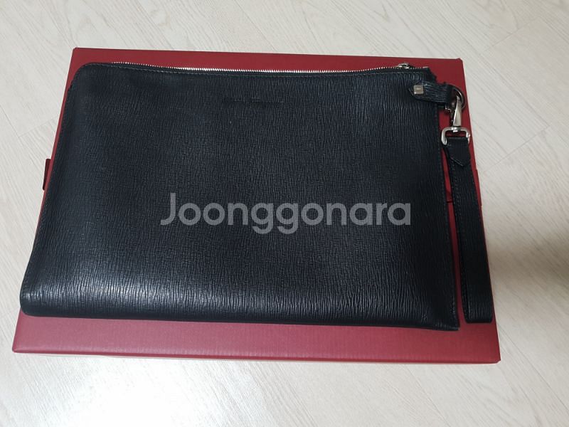 페레가모 클러치 정품 박스 풀 판매합니다 롯백정--3