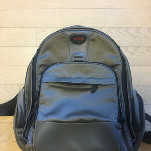 TUMI 투미 백팩 팝니다