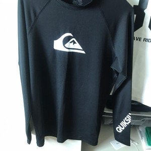 퀵실버 남성 래쉬가드 판매합니다