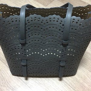 새상품) 가격인하_알라이아 스타일의 펀칭백