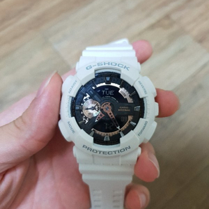 GA-110RG G-SHOCK 흰색 지샥 시계팔아