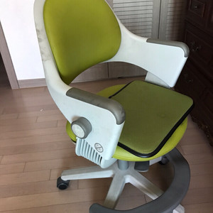 시디즈 링고 어린이 의자 회전형 2만원