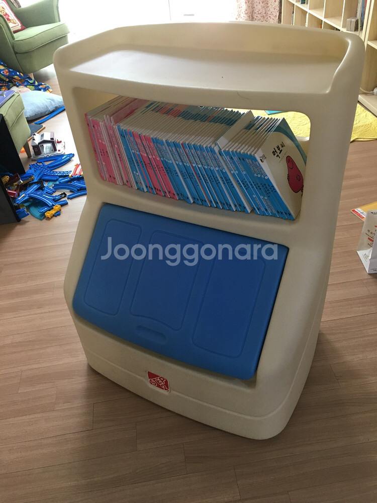 (가격내림)스텝투 책꽂이 장난감 정리함--0