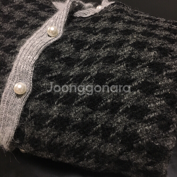 누빔하운드체크가디건팝니다--1