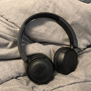 jbl 블루투스 헤드폰 T450BT 판매합니다.