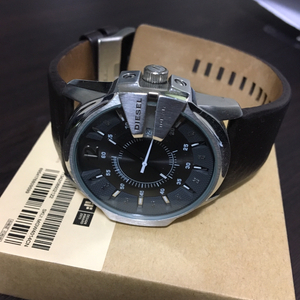 착샷o 남성 디젤 가죽시계