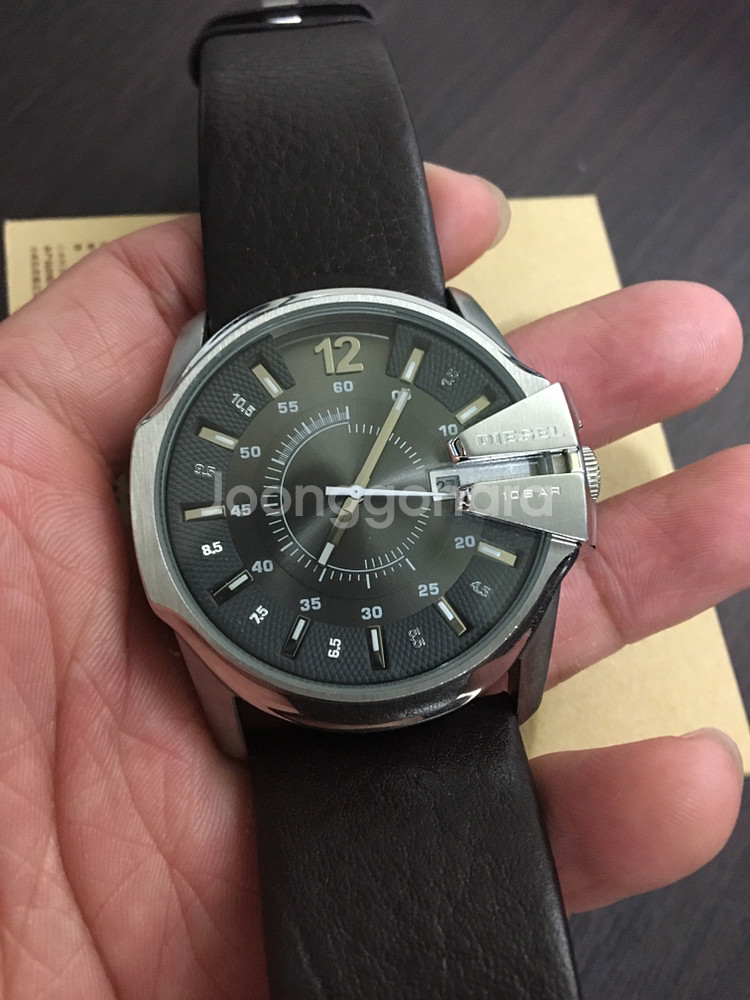 착샷o 남성 디젤 가죽시계--1