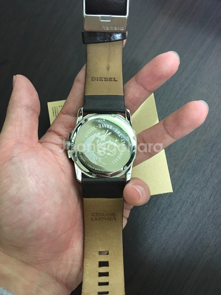 착샷o 남성 디젤 가죽시계--2